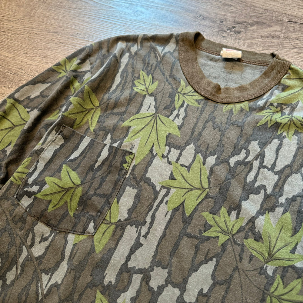 Vintage 90's Real Tree CAMO Long Sleeve Pocket Tshirt