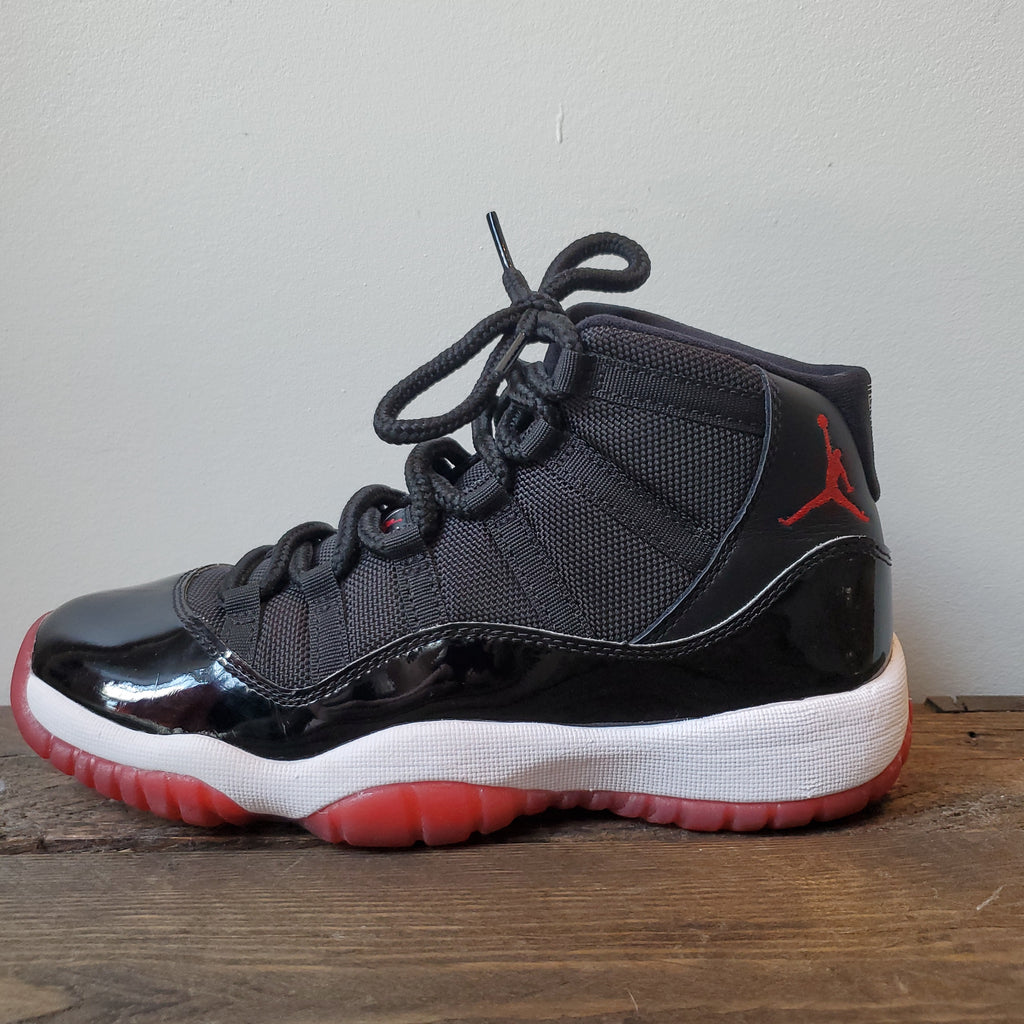 Bred Jordan 11 kids size 7 great condition with replacement insoles high quality and no box