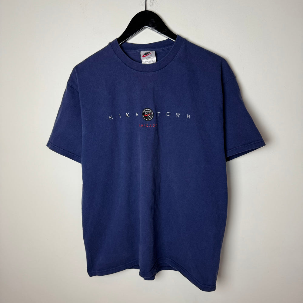 Vintage 90's NIKE TOWN Chicago Embroidered Tshirt