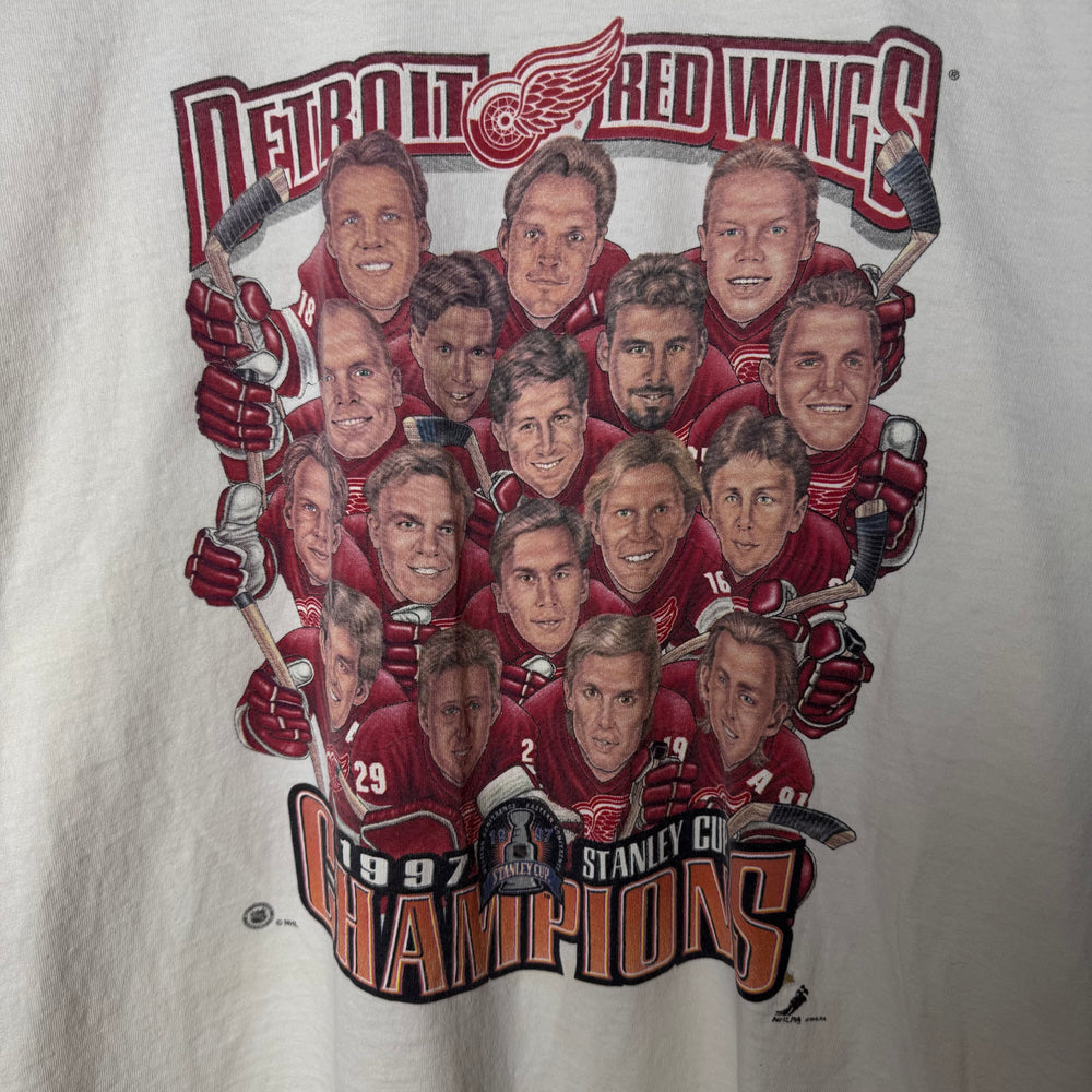 Vintage 1997 NHL Detroit RED WINGS Tshirt