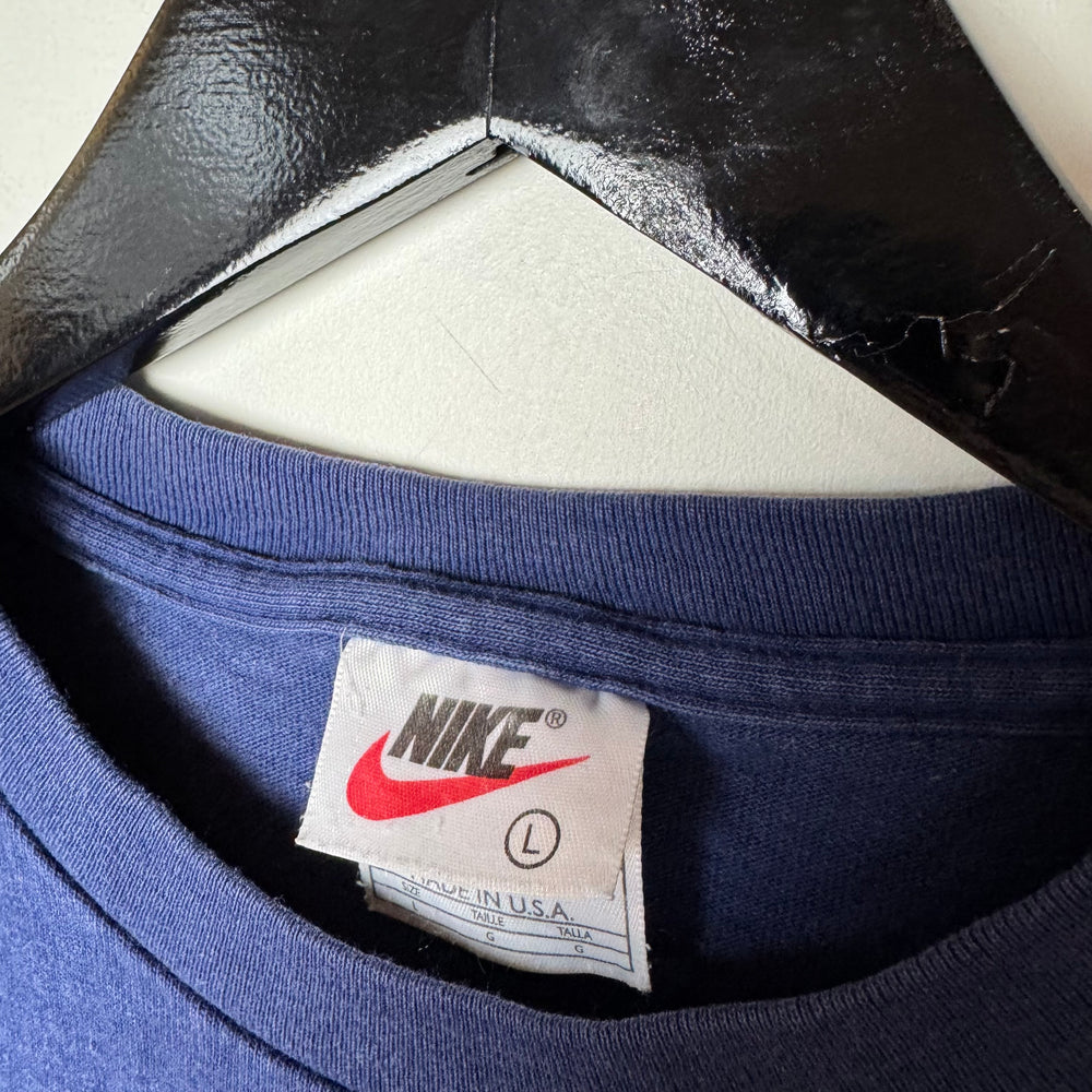 Vintage 90's NIKE TOWN Chicago Embroidered Tshirt