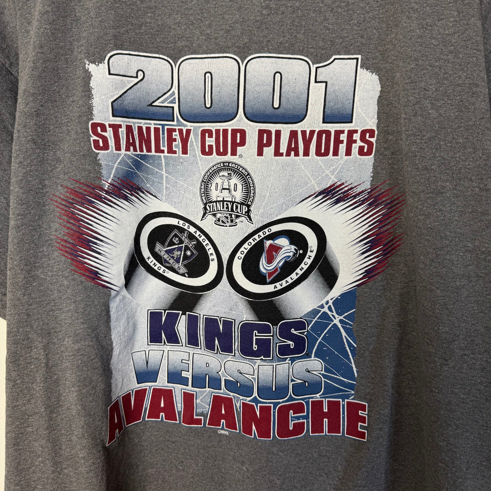 Vintage 2001 NHL Playoffs Kings VS. Avalanche Tshirt