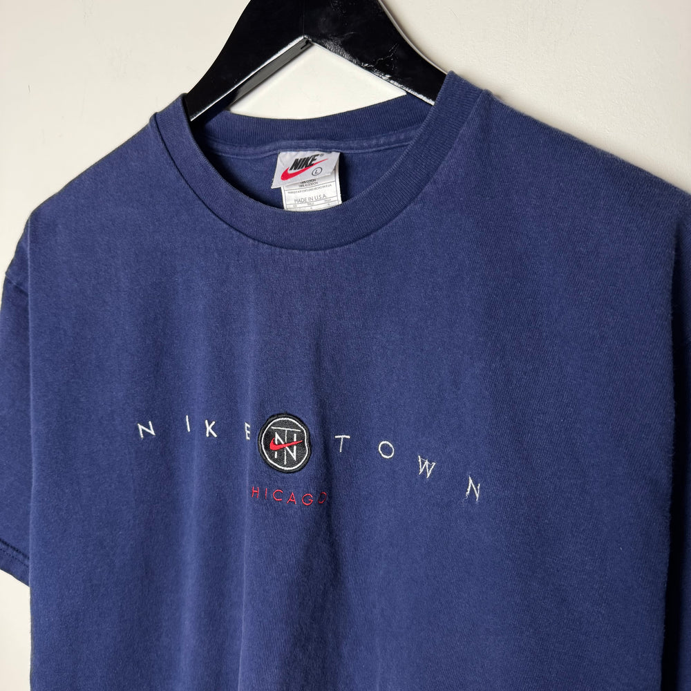 Vintage 90's NIKE TOWN Chicago Embroidered Tshirt
